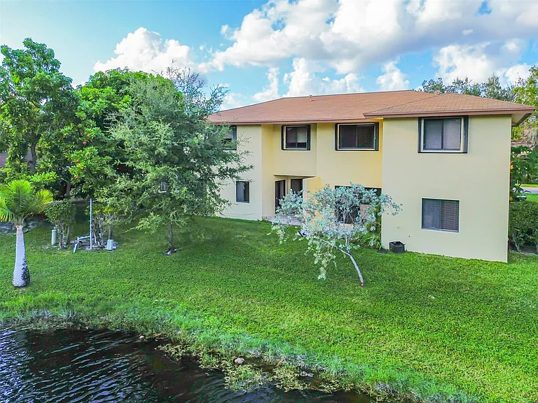 6094 Live Oak Ct #B — Photo 32