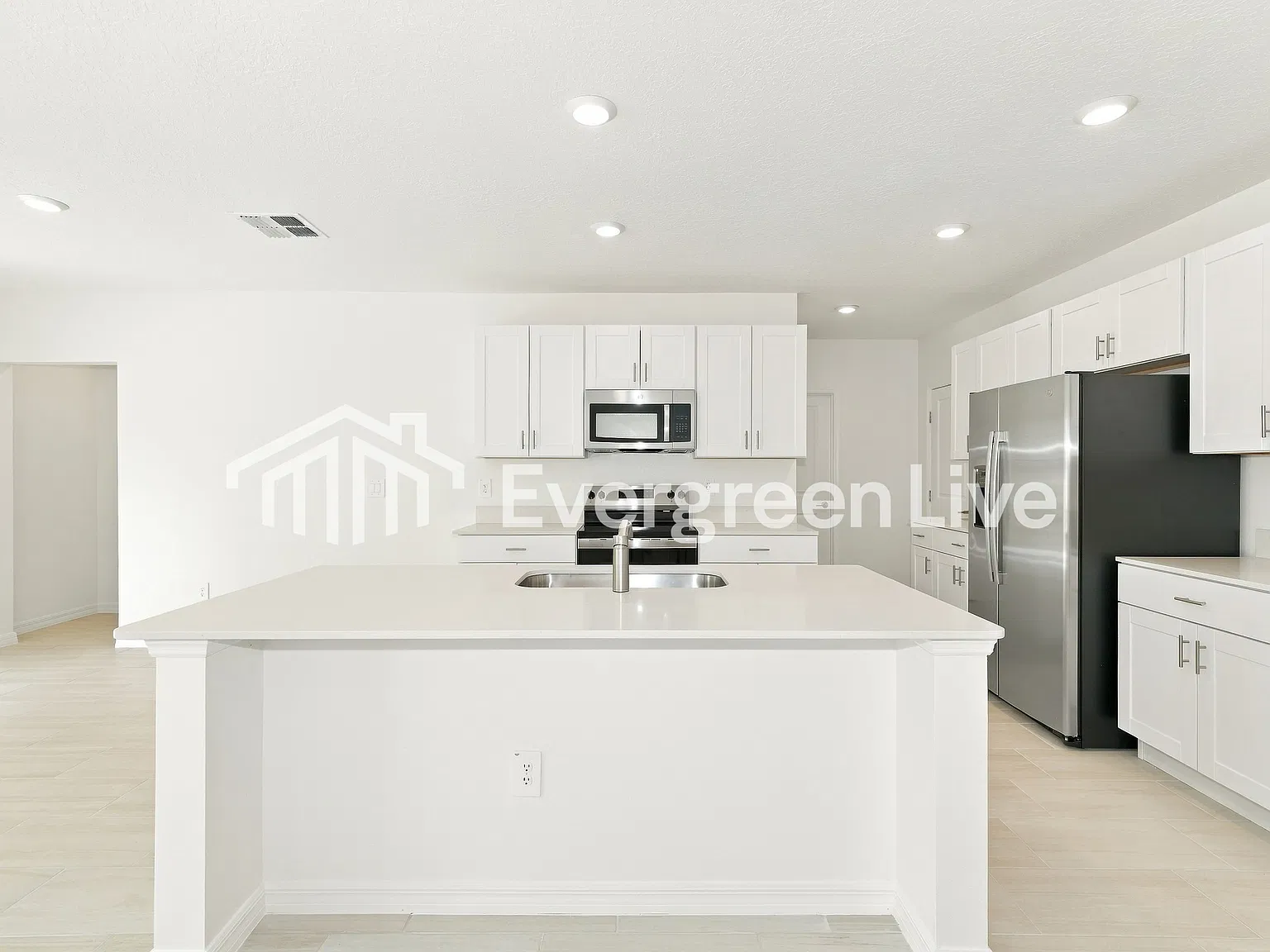 6 bed, 3.0 bath, 3086 sqft, $2,825 — Photo 2