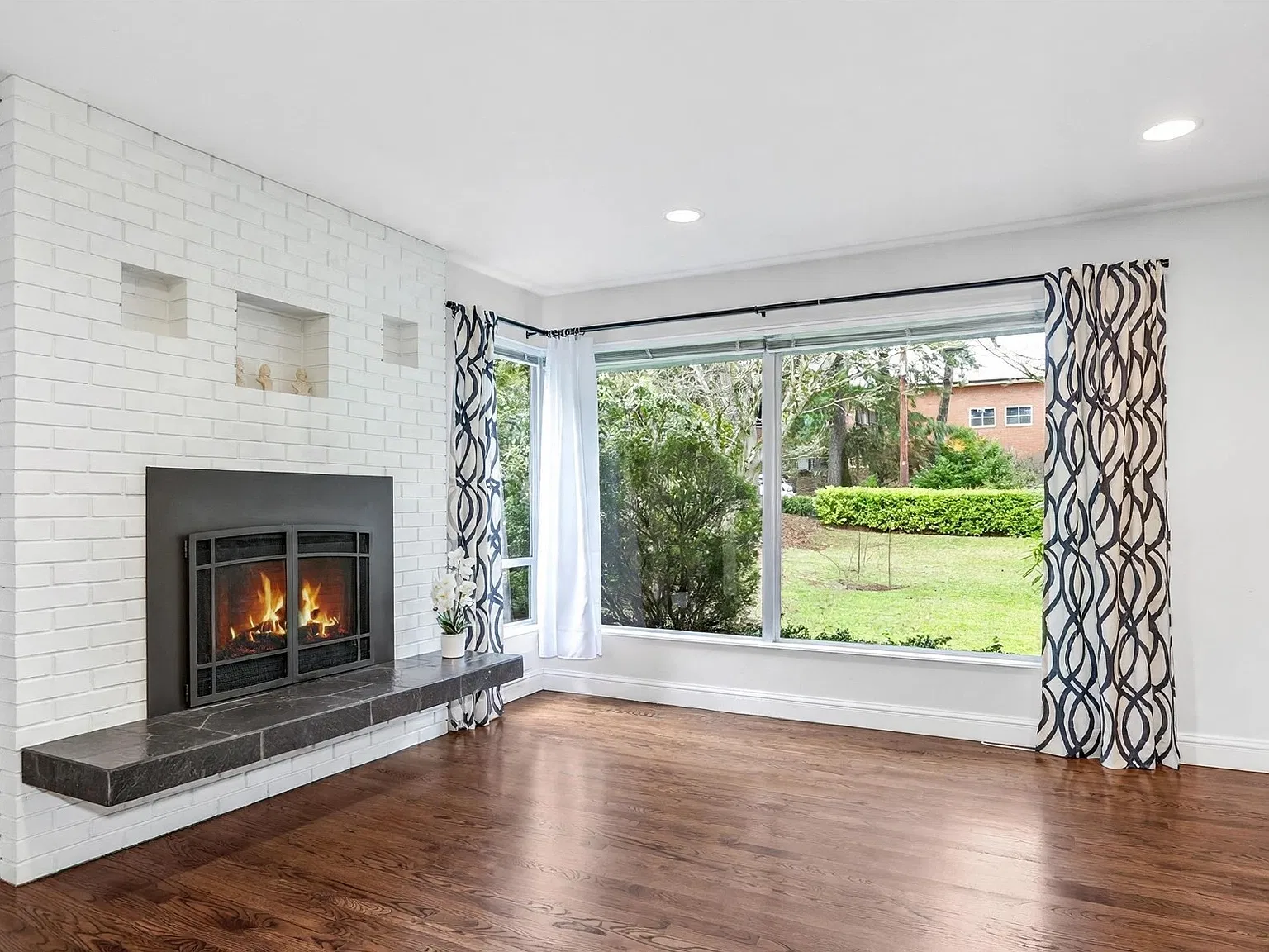 3 bed, 1.5 bath, 1490 sqft, $3,700 — Photo 3