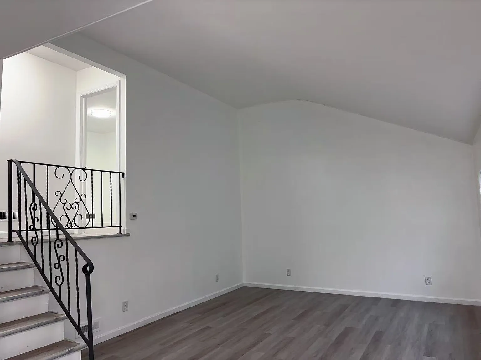3 bed, 1100 sqft, $3,600 — Photo 2
