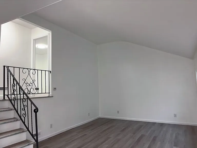 189 Sylvester St #2 — Photo 2