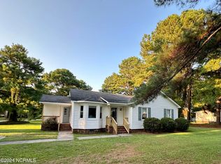 2211 Meadowglenn Rd, Greenville, NC 27858