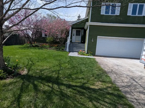 6 Crows Nest Ct, Grayslake, IL 60030