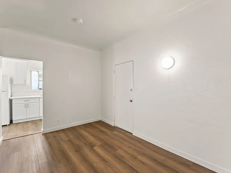5391 Huntington Dr N — Photo 12