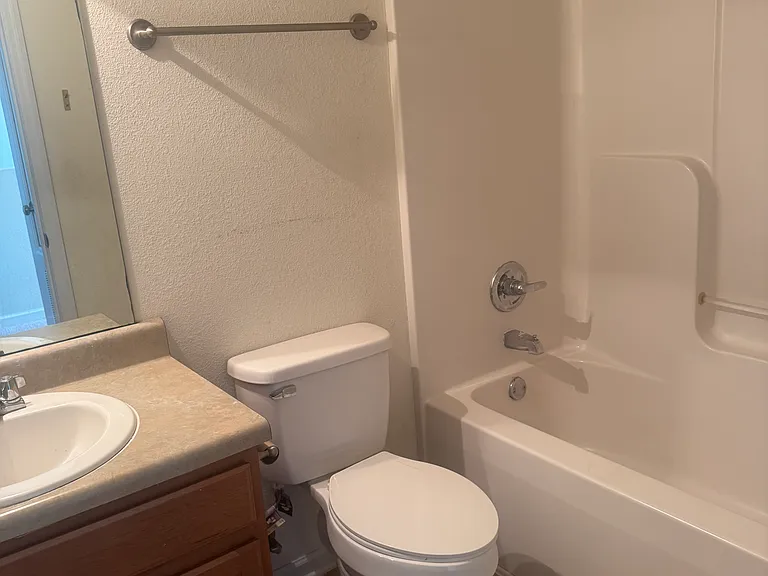 207 Whitestone Dr NE — Photo 4