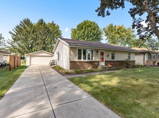 1223 Esmond Dr, Rockford, IL 61108