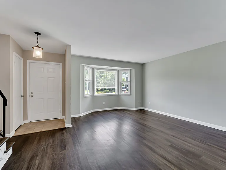 413 Longleaf Rd — Photo 2