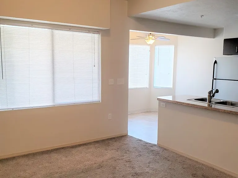 1001 W Broadway Ave — Photo 6