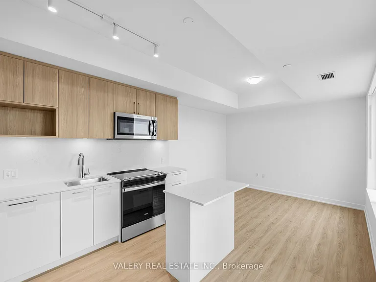 500 Plains Rd E #Penthouse 01 — Photo 8