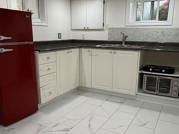 4th image of 15 Nickle St #1