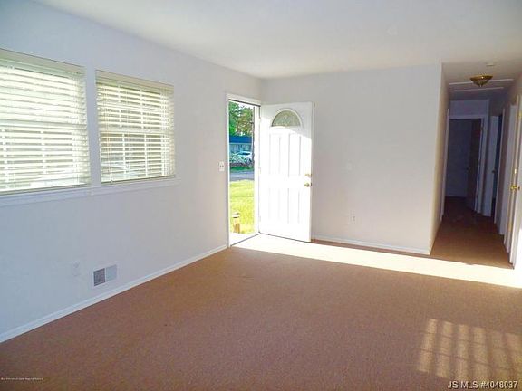 3rd image of 125 Belmont Dr