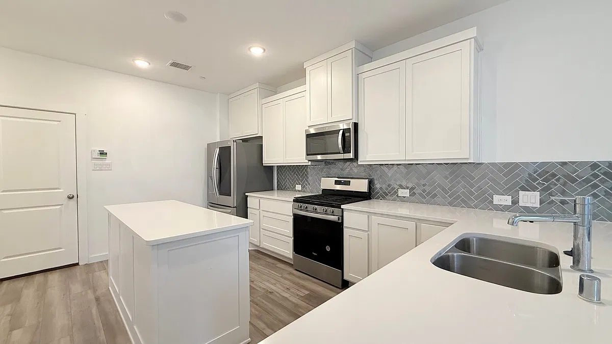 2 bed, 2.5 bath, 1781 sqft, $2,700 — Photo 4