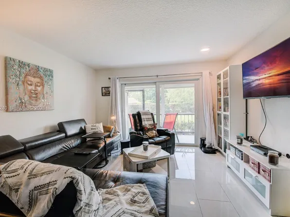 6200 NW 44th St APT 109, Fort Lauderdale, FL 33319