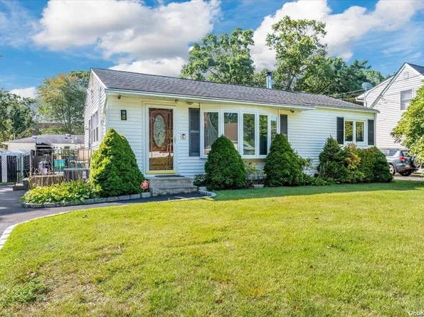 54 Chanel Drive E, Shirley, NY 11967