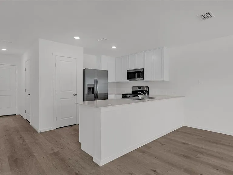 2424 Bevel Ln — Photo 4
