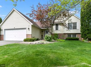 1406 Carriage Rd, Woodbury, MN 55125