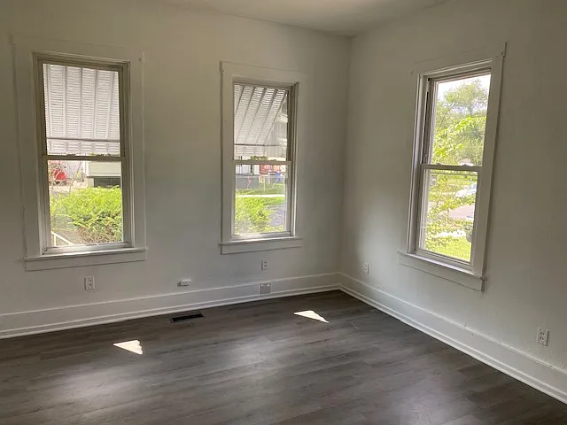 3 bed, 2500 sqft, $950 — Photo 3