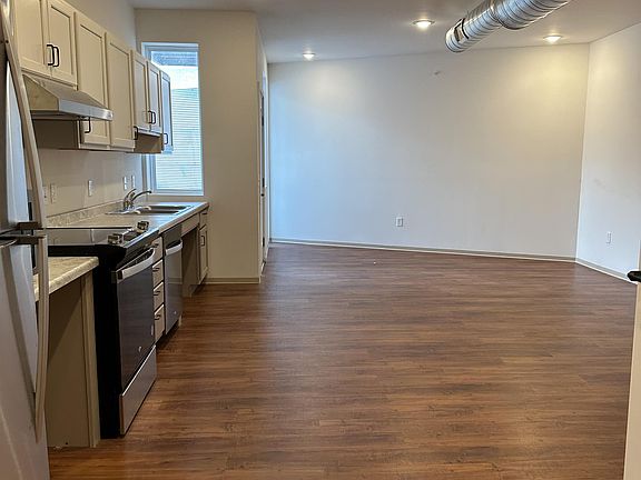 2nd image of 307 N 3rd St APT 205