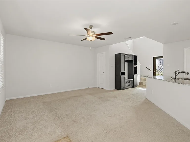 1228 Haverford Ln — Photo 6