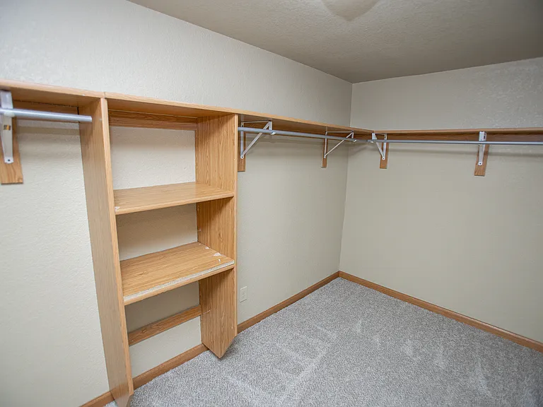 1015 Madison St E — Photo 15