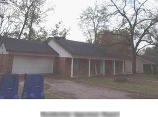 207 E Homewood Dr, Crockett, TX 75835