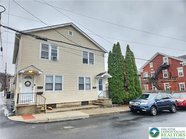 213-215 E Franklin St, Slatington, PA 18080