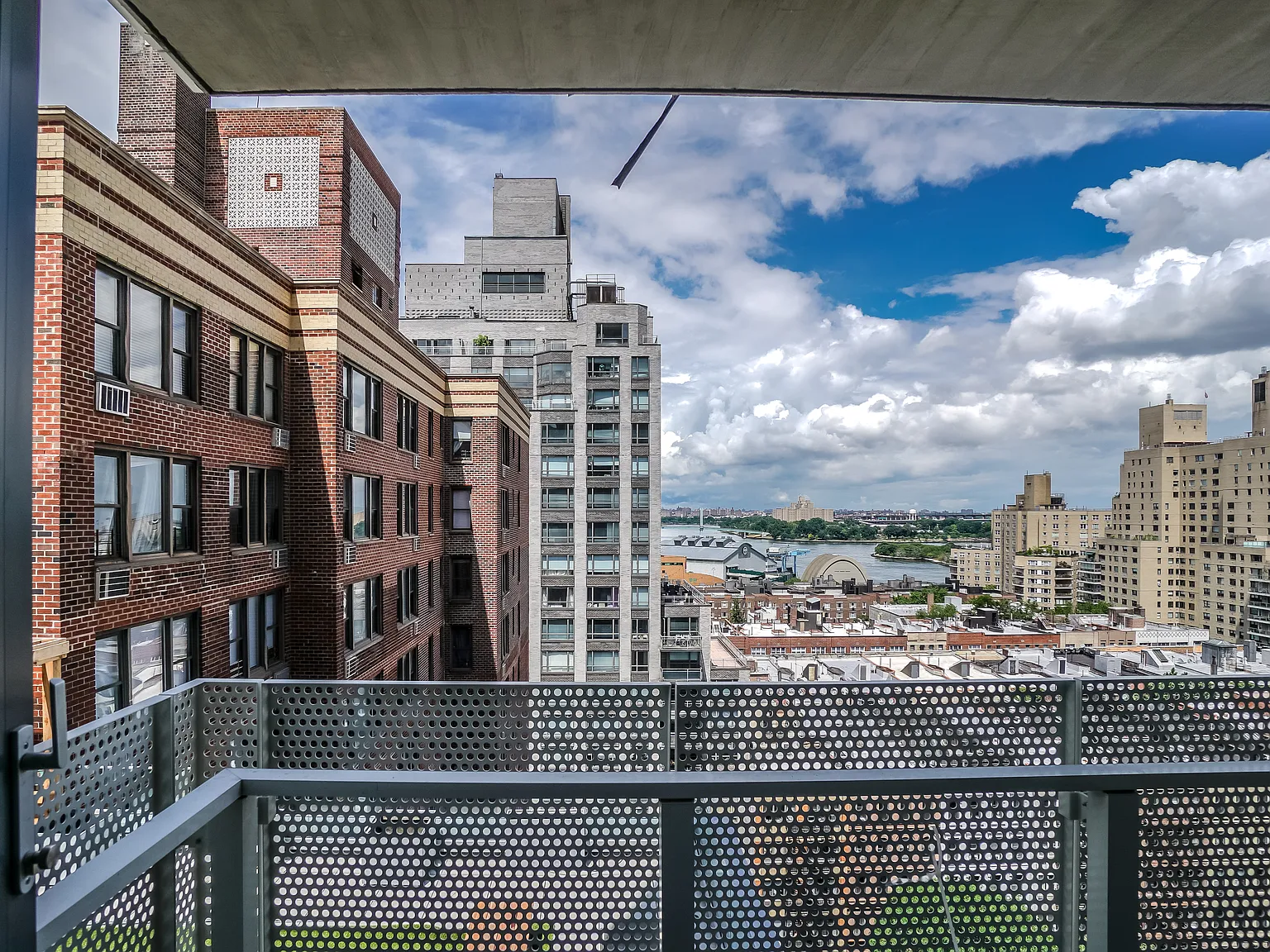 515 East 86th Street — Photo 2