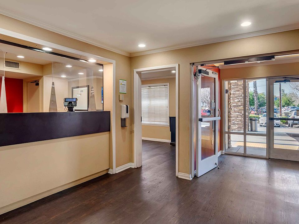 Lobby and Guest Check-in