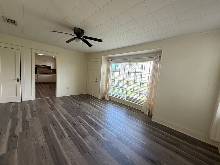 2185 Glasgow Ave — Photo 9