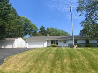 2560 Bobolink Dr, Cedarburg, WI 53012