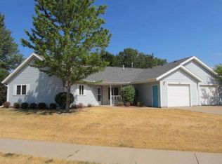100 Meadow Ln, Oregon, WI 53575