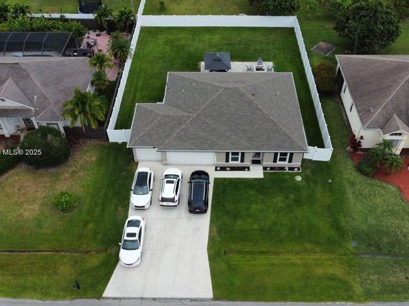 380 SW Donna Ter