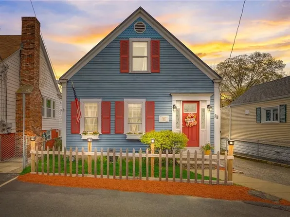 28 Pearse Ave, Bristol, RI 02809
