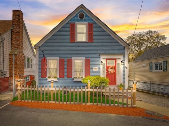 28 Pearse Ave, Bristol, RI 02809