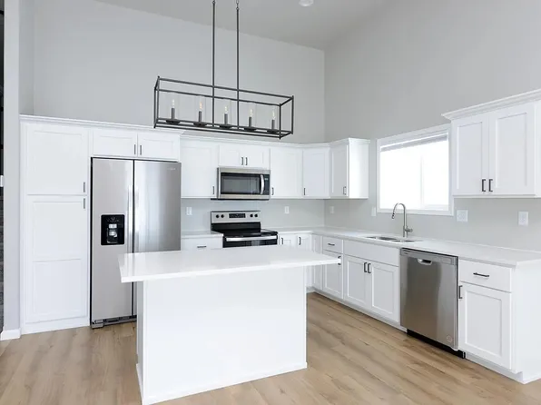 2383 Eagle Valley Dr S, Fargo, ND 58104