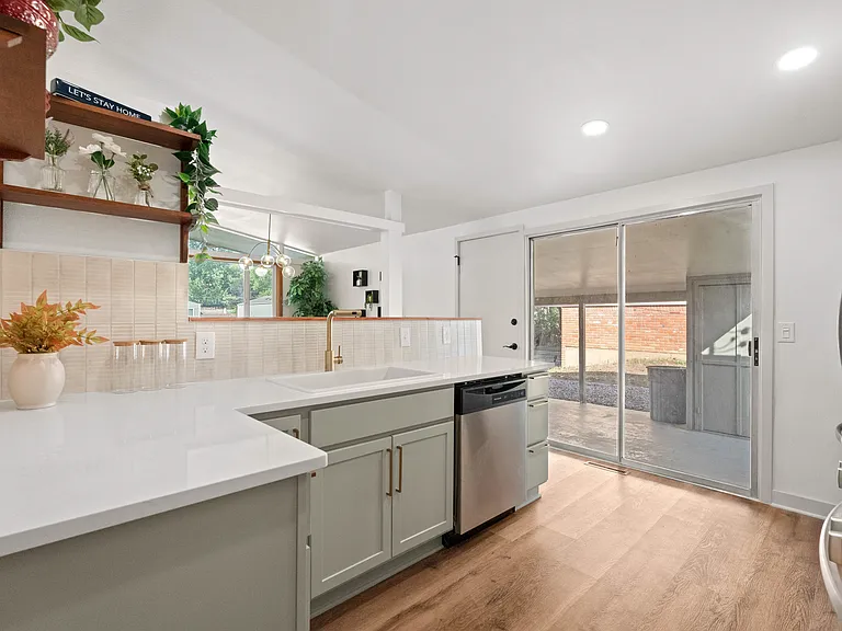 3355 Moorhead Ave — Photo 9
