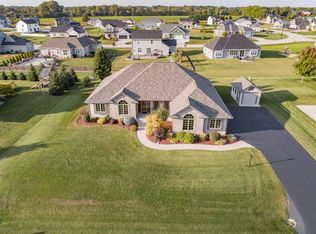 616 N Buth Rd, Dousman, WI 53118