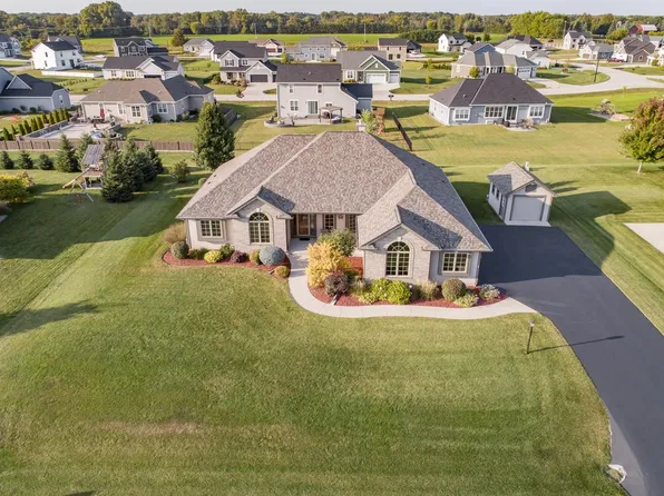 616 North Buth ROAD, Dousman, WI 53118