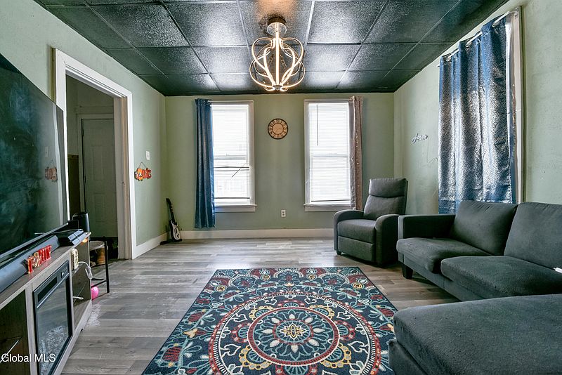 4th image of 107 Dove Street