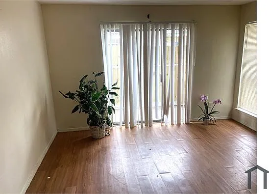 1902 W Loop #A — Photo 11