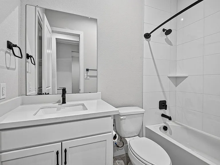 2600 Golden Palms Ln — Photo 8