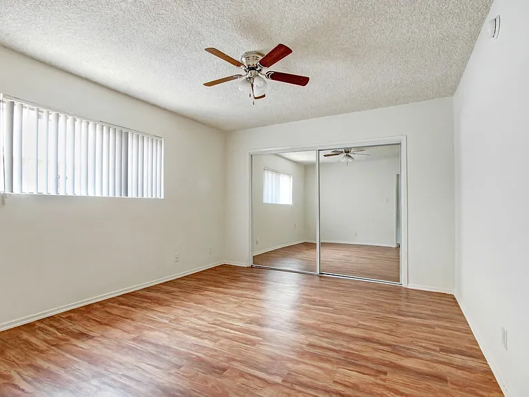 Sepulveda Manhattan Apartments — Photo 8
