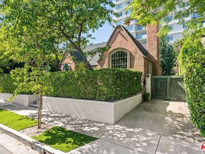 9053 Elevado St, West Hollywood, CA, 90069