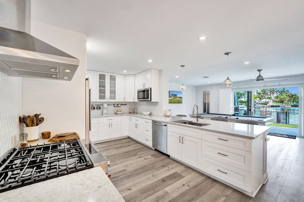 381 SE 3rd Street, photo 9