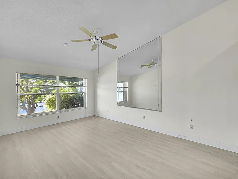 9581 Tavernier Dr — Photo 11