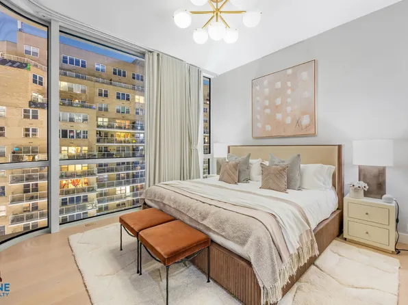 250 East 25th Street image 15 of 32