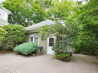817 W Fingerboard Rd, Staten Island, NY 10305