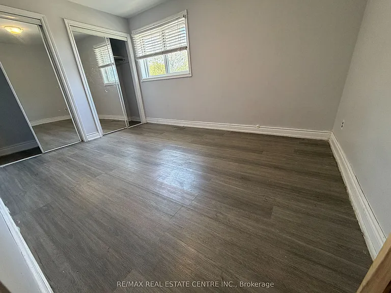 62 Corby Cres — Photo 10