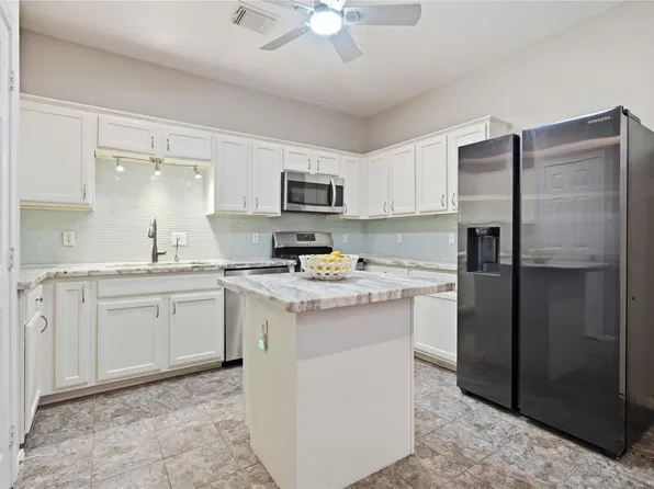 2039 Glencove Dr, Seabrook, TX 77586
