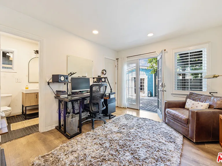 1837 N Middleton Pl — Photo 14
